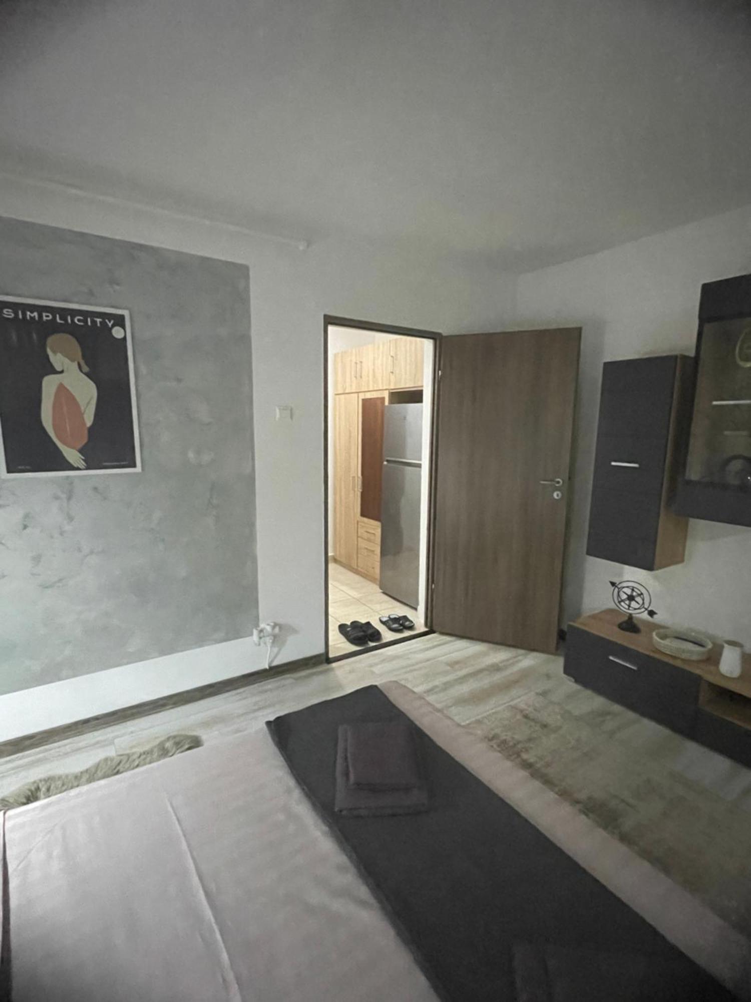Central Studio Lcs Hunedoara Ngoại thất bức ảnh